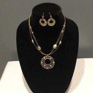 Lady’s brushed gold necklace and earring set